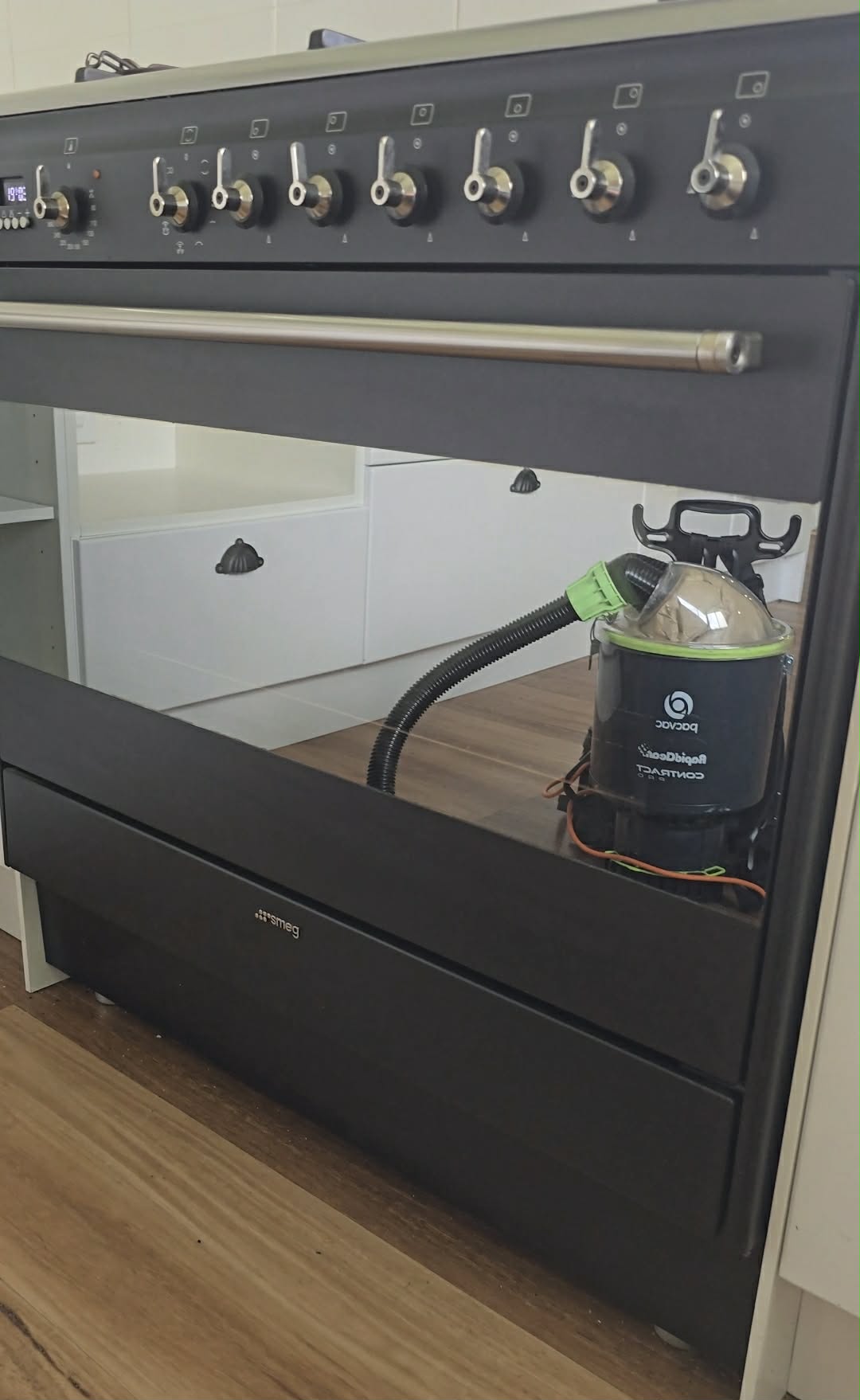 Cleaned and reflective oven door